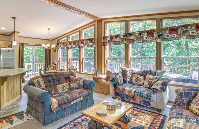 Lakefront Retreat w/Deck & Dock in Hackensack!