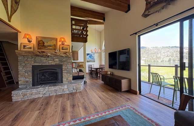 Lakefront retreat with big views | Freshly renovated