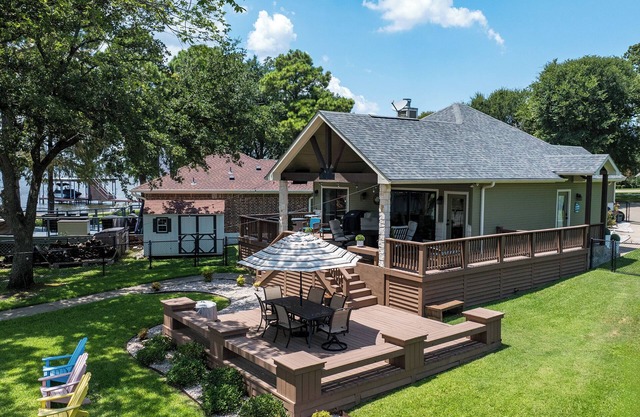 Lakefront Stay w/Fire Pit, Grill & Private Dock