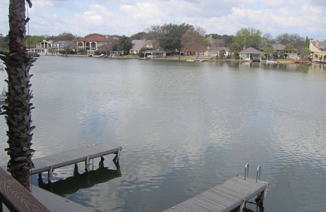 Lakefront Townhome/Boat Dock Near Resort Hotel ~ View Total Solar Eclipse