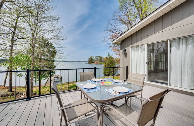 Lakefront Troutman House w/Spectacular Sunsets!