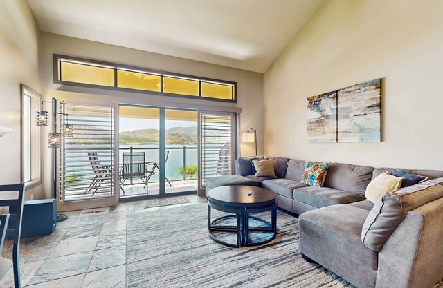 Lakefront, two-bedroom condo + loft w/shared pool & hot tub and high-speed WiFi