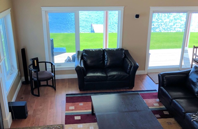 Lakefront Vacation home