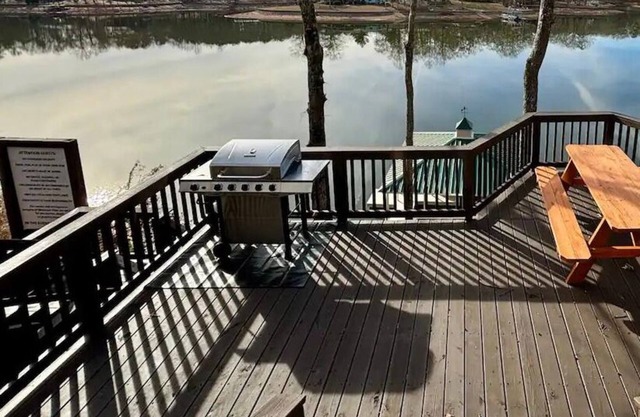 Lakefront Villa 1 Dock Access
