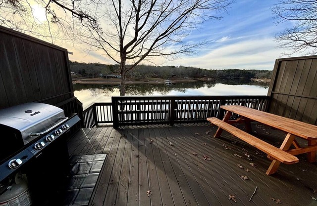 Lakefront Villa 4 Wheelchair Accessible