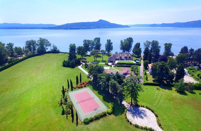 Lakefront villa with pool, tennis and golf! - Villa Solcio