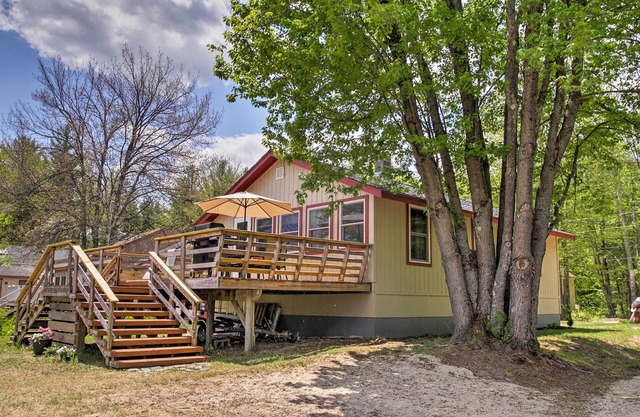 Lakefront Wakefield Cottage w/ Deck & Water Views!
