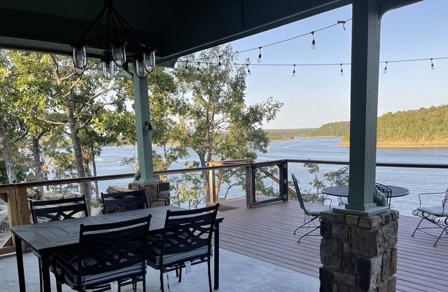 Lakefront! Waterfront! On BLUE water at Lake Eufaula