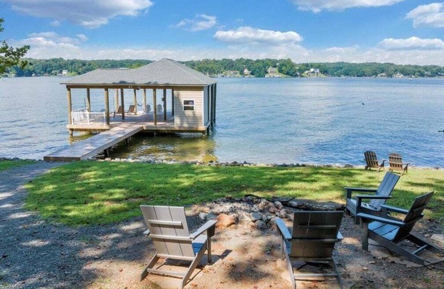 Lakefront- With Private Dock!