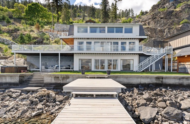 Lakefront with Three Levels, Hot Tub, Dock, and Great Views - Dogs Welcome