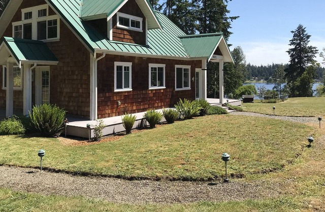 Lakehome Island Getaway