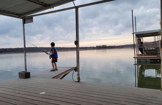 Lakehouse getaway with updated amenities!