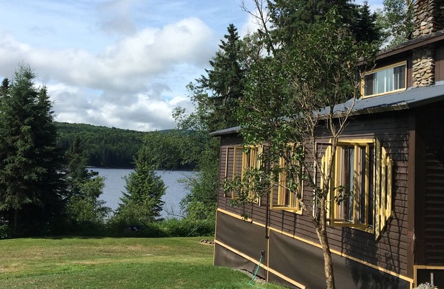 Lakehouse on gorgeous Lake Francis, Pittsburg, NH