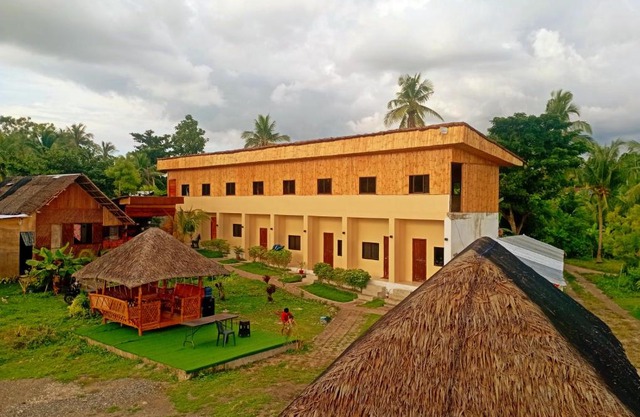 Lakehouse Resort