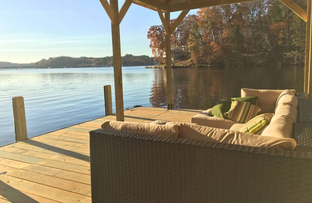 Lakehouse w/large dock, big water view & priv. swimming beach <1 hr from ATL