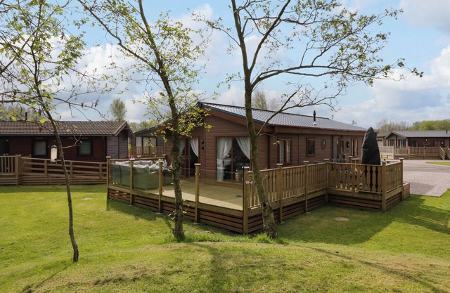 LAKELAND DREAM @ SOUTH LAKELAND LEISURE LODGE, with pool in Warton