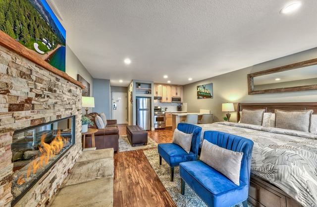 Lakeland Village #225 - Studio in Lodge, romantic remodel, walk to Lake