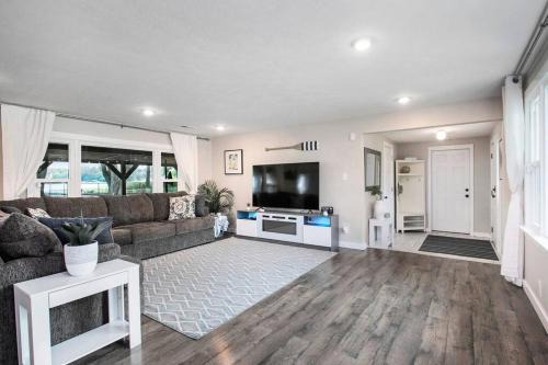 Lakeshore Cottage Waterfront/Great Wi-fi