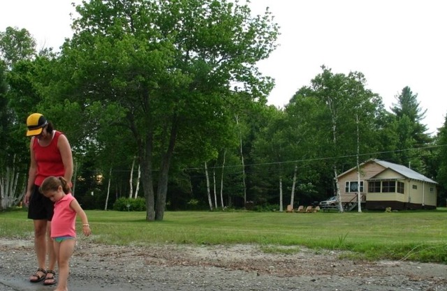 Lakeshore Cottages - Comfortable beachfront cabins on the shores of Moosehead L