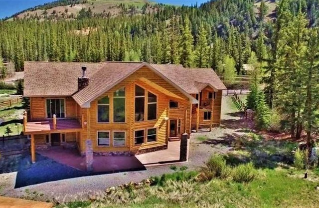 Lakeshore Manor - Picturesque Lakefront House on Beautiful Lake San Cristobal