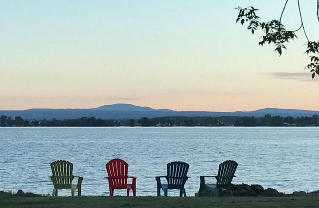 Lakeshore Summer Cottage - Upstate NY
