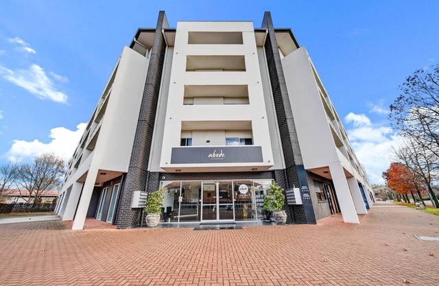 Lakeside 1-Bed Unit Conveniently by Shops