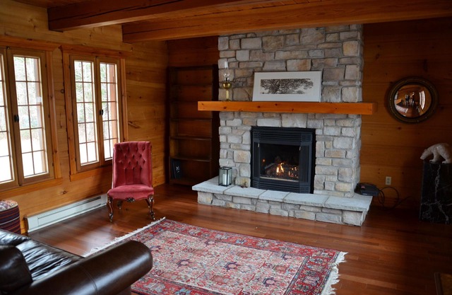 Lakeside Canadian Log Cabin