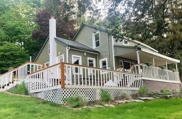 Lakeside Cottage 4 Bedroom, incredible lake views!