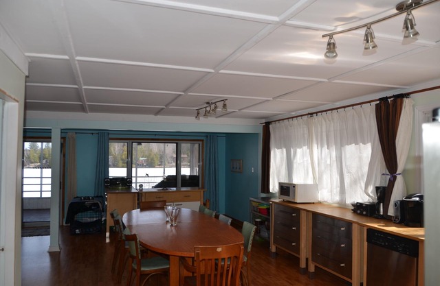 Lakeside cottage rentalnCITQ registration #300046