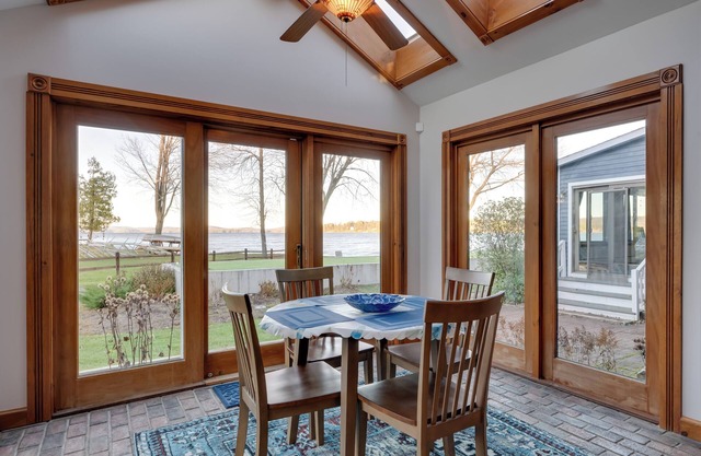 Lakeside Couple's Escape w/Dock in Newport!