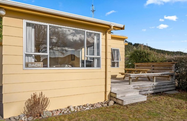 Lakeside Escape - Motuoapa Holiday Home
