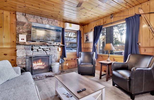 Lakeside Family Cabin at Shore Acres Lodge Big Bear