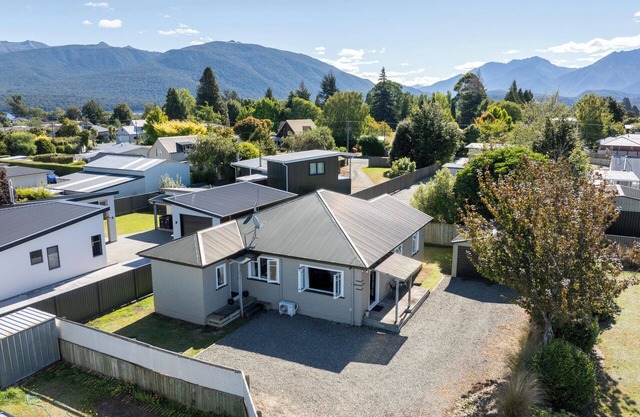 Lakeside Haven - Te Anau Holiday Home