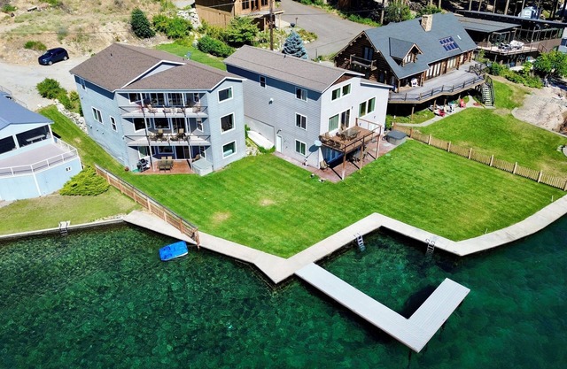 Lakeside Hideaway: Waterfront Home, Decks, Pet-Friendly, Hot Tub, Stunning Views