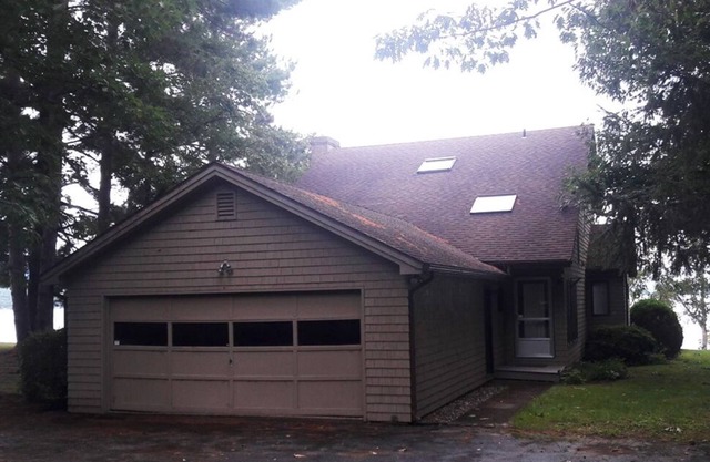 Lakeside large home in Newport