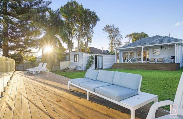 Lakeside Lodge Toukley: A 3-Bedroom Home with Stunning Water Views