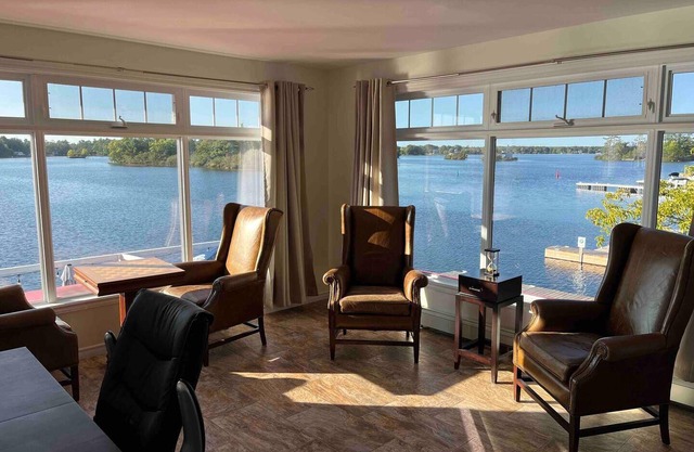 Lakeside Loft located in Port Severn