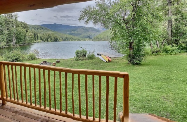 Lakeside Mountain Chalet- Tyaughton (Tyax) Lake