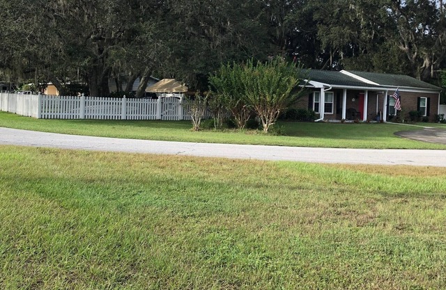 Lakeside Private Upscale Neighborhood in safe/ quiet community