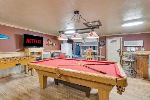 Lakeside Retreat And Game Haven