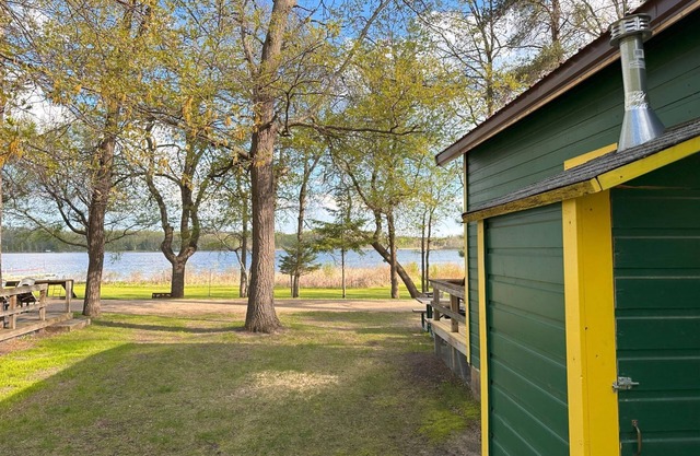 Lakeside Retreat - Cozy Cabin 2 at Green Valley Resort