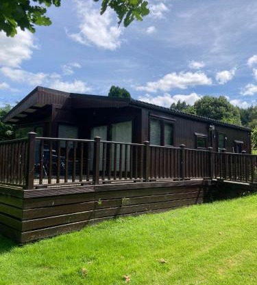 Lakeside retreat - Lodge 2F caer beris holiday park - no commercial vehicles allowed on site