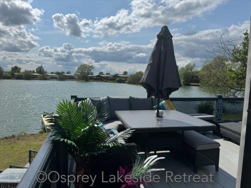 Lakeside Retreat with hot tub and fishing peg on Osprey Rise at Tattershall Lakes Country Park