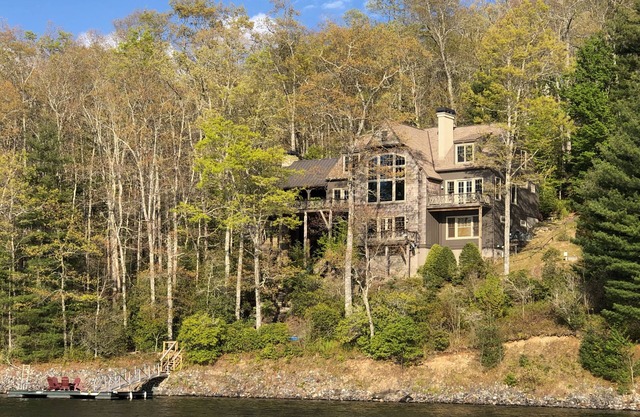 Lakeside, Secluded, Luxury Mountain Lodge-Sleeps 12