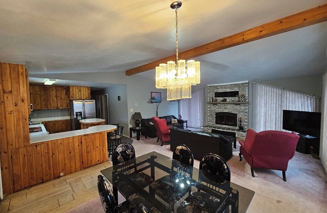 Lakeside Serenity Meets Northern Adventure, Stunning Sunsets, Family Getaway!