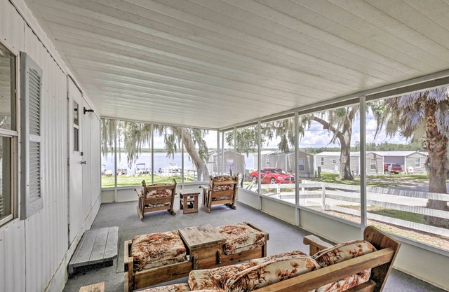 Lakeside Silver Springs Cabin w/On-Site Boat Ramp