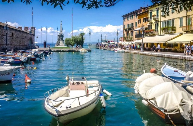 Lakeside studio: the perfect place for a romantic getaway or family vacation
