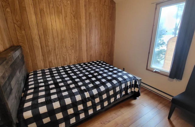 Lakeside Therapy waterfront cottage on Lac Cayamant