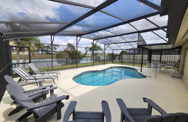 Lakeside View Pool Home, Games close to Disney & Malls