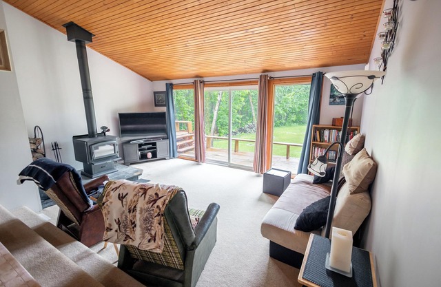 Lakeview cabin, 3 min walk to the beach!